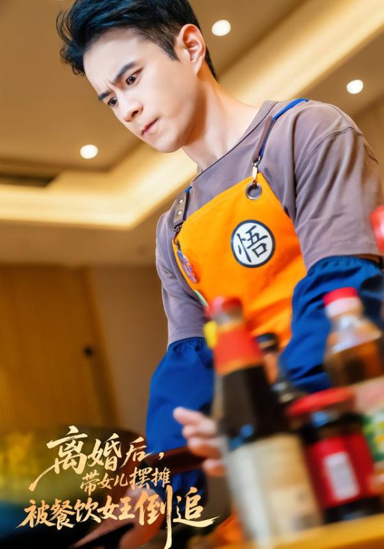《离婚后，带女儿摆地摊被餐饮女王倒追》-VIP部落