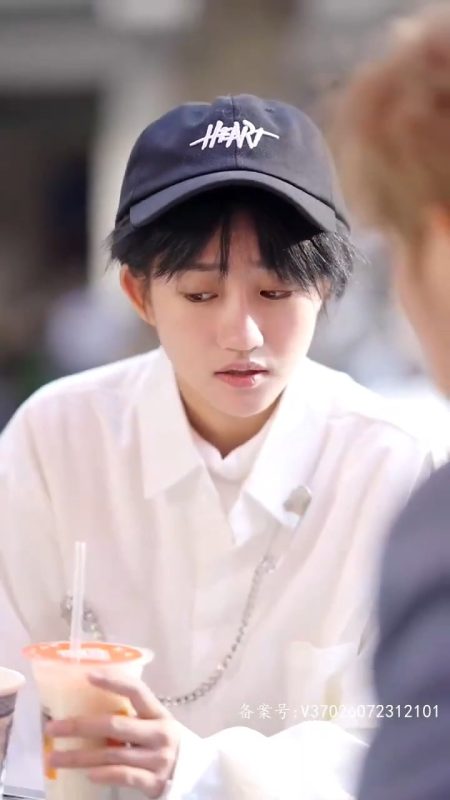 《女扮男靠近云端的你》-VIP部落